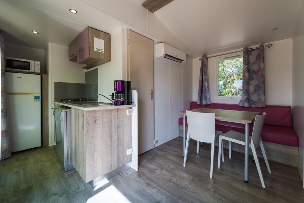 Camping Les Hautes Prairies Lourmarin Dış mekan fotoğraf