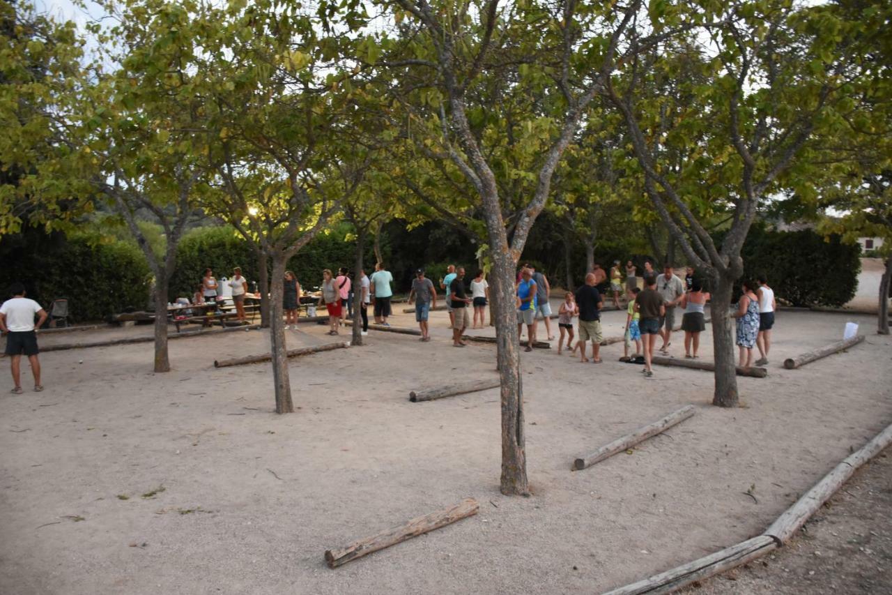 Camping Les Hautes Prairies Lourmarin Dış mekan fotoğraf
